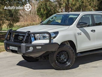 2020 Toyota Hilux SR 4x4 Double-Cab Cab-Chassis