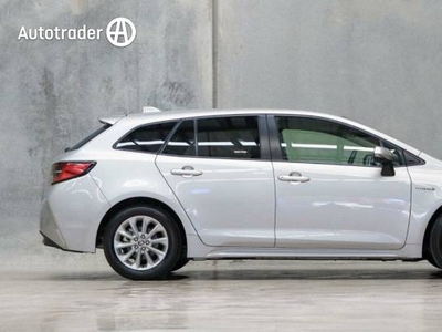 2020 Toyota Corolla Touring (hybrid) ZWE211W