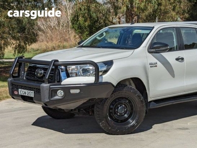 2020 Toyota Hilux SR 4x4 Double-Cab Cab-Chassis