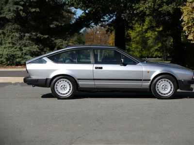 1984 alfa romeo alfetta gtv6 5 sp manual 2d coupe