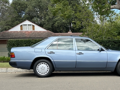 1990 mercedes-benz 300e w124 sedan