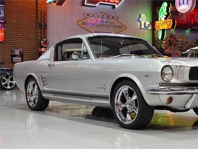 1966 ford mustang 2+2 automatic fastback - coupe