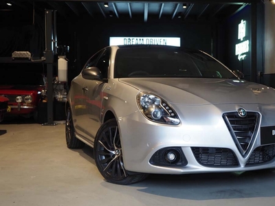 2015 alfa romeo giulietta distinctive 6 sp auto dual clutch 5d hatchback