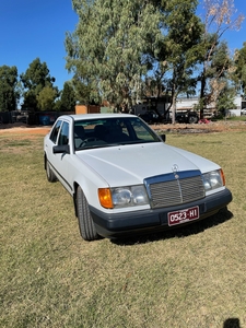 1987 mercedes-benz 300 w124 d sedan