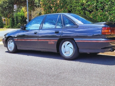 1992 holden commodore vp ss sedan