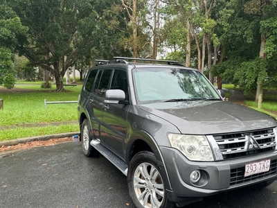 2013 Mitsubishi Pajero VR-X Wagon