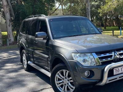 2013 Mitsubishi Pajero VR-X Wagon