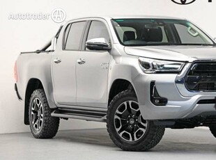 2022 Toyota Hilux SR5 + Premium Interior (4X4) GUN126R