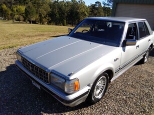 1985 toyota crown royal 4 sp automatic sedan