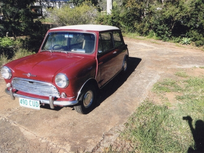 1968 morris mini deluxe sedan