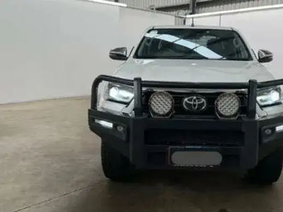 2020 Toyota Hilux SR5 Cab Chassis Double Cab