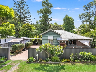 A Queenslander Cottage or Investor/Developer Opportunity