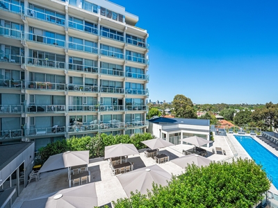 Faultless Executive Living Right On The Scenic Linear Park