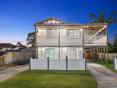 East Of Oxley Gem - Steps From Waterfront!