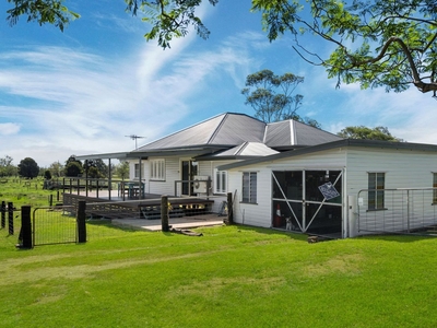 Captivating from every angle | Horse property!