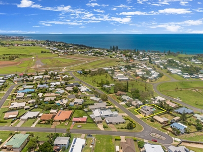 Coastal Paradise: Immerse Yourself In The Beachside Lifestyle At Beautiful Elliott Heads