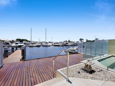 Luxury Living in the Tightly Held Harbourfront Villa Precinct
