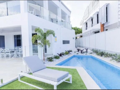 6 Bedroom Detached House Surfers Paradise QLD For Sale At