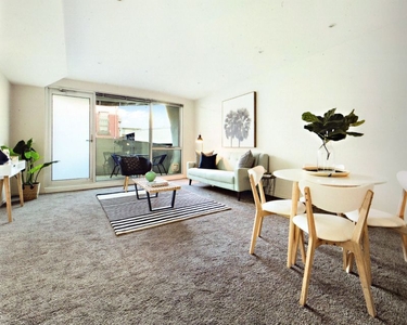 Boutique Apartment in Carlton, Large 80 sqm & only 5 mins walk to CBD