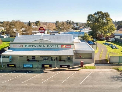 The Britannia Hotel, 29 Green Street , Carisbrook, VIC 3464