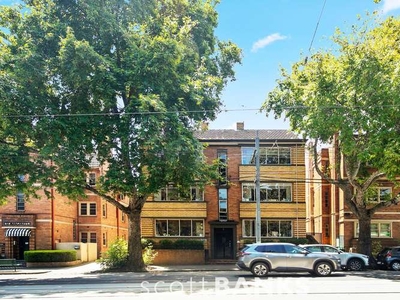 MONTGOMERY: Embrace Elevated Living: Iconic Art Deco Charm with Breathtaking Fawkner Park Views