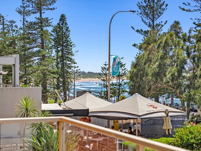 Large 2 bedroom with 2 decks, only steps to Dee Why Beach.