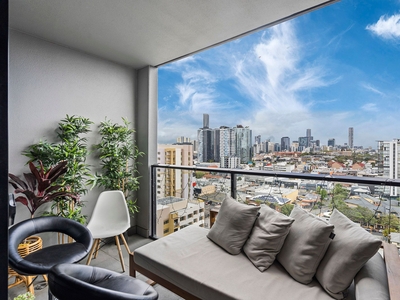 Million Dollar Views! The Perfect Cosmopolitan First Home or Investment Opportunity!