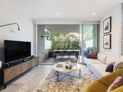 Stylish Modern Apartment, Quietly Positioned At The Rear Of The Block
