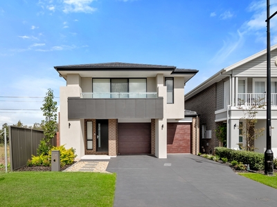 Exquisite Two-Storey Modern Home || Near New Home Still Under Builder's Warranty