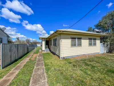 16 Conridge Street, Forbes NSW 2871 - House For Lease