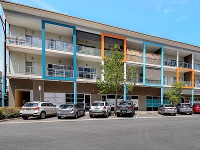 Top Spot Living in Heart of Mawson Lakes