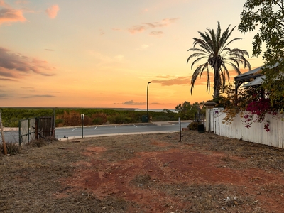 Roebuck Bay Views in Chinatown