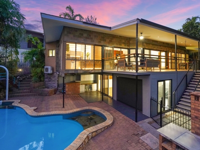 Sophisticated, serene & spacious with spectacular bushland views!