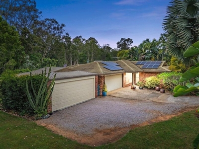 PEACEFUL, PRIVATE & SERENE – 3000m2 HOME BACKING ONTO COUNCIL RESERVE