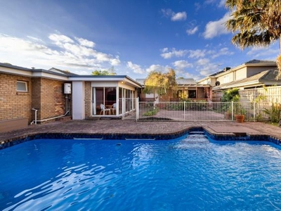 5 Bedroom Detached House Bentleigh VIC For Rent At 1490