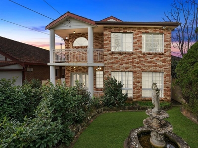 IMMACULATELY KEPT 5 BEDROOM HOME WITH DUAL STREET ACCESS - R4 ZONING - CITY SKYLINE VIEWS
