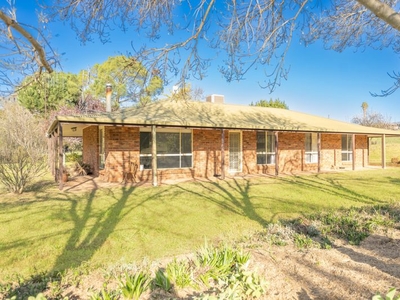 80 Tipperary Lane, Young, NSW 2594