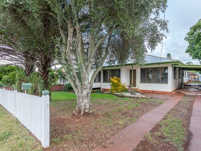 20 Welcombe Avenue rockville QLD 4350