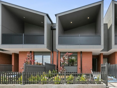 Experience Luxurious Living in the Heart of Altona North