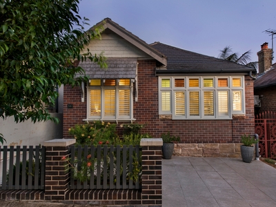 Beautifully restored federation home in serene bayside locale