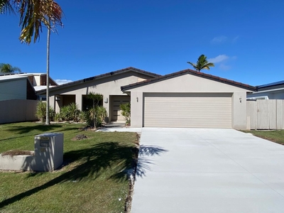 16 Australia Court, Newport QLD 4020 - House For Lease