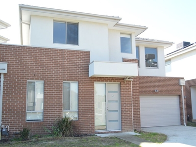 42 The Glade, Hampton Park VIC 3976 - Townhouse For Lease