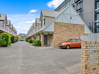 7/35 Baden Powell Street, Maroochydore QLD 4558 - Townhouse For Lease