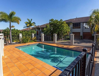 UNIT 13/2-8 North Shore Avenue, Varsity Lakes, QLD 4227