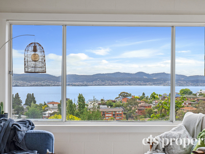 2/4 Capri Drive, Sandy Bay TAS 7005