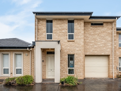 Townhouse living in the heart of Oaklands Park!