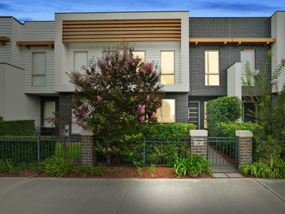 NO STRATA - Stunning Park Fronted Home