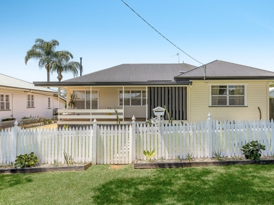 Charming Renovated Character Home - Fantastic Newtown Location - ACT FAST