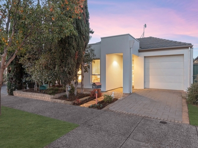 Immaculate 3 Bedroom Villa in the Heart of Mawson Lakes