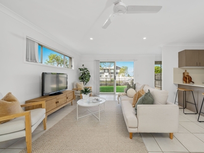 Discover Your Dream Townhouse In The Heart Of Pimpama!